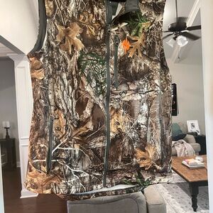Nomad Camouflage Vest with Orange Logo size Large - New with tags